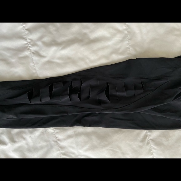 Onzie Ripped Legging - Picture 2 of 4